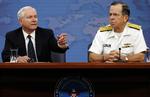 Robert Gates (tv) og Mike Mullen siger, at USA staedig undersøger, hvem der  hjalp Osama bin Laden med at holde sig skjult i Pakistan. 