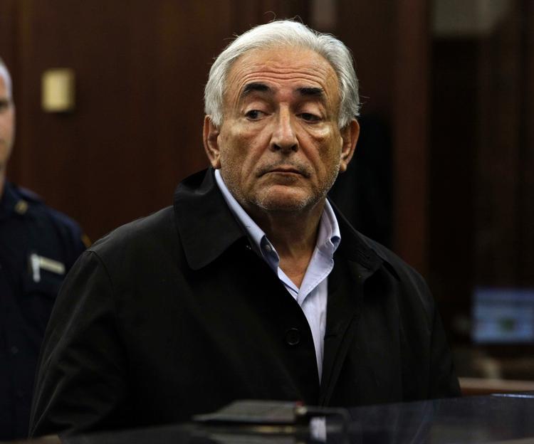Afviser. Selv om han bliver beskyldt for et seksuelt overgreb på en stuepige på et luksushotel i New York, så nægter Dominique Strauss-Kahn alle anklager. 