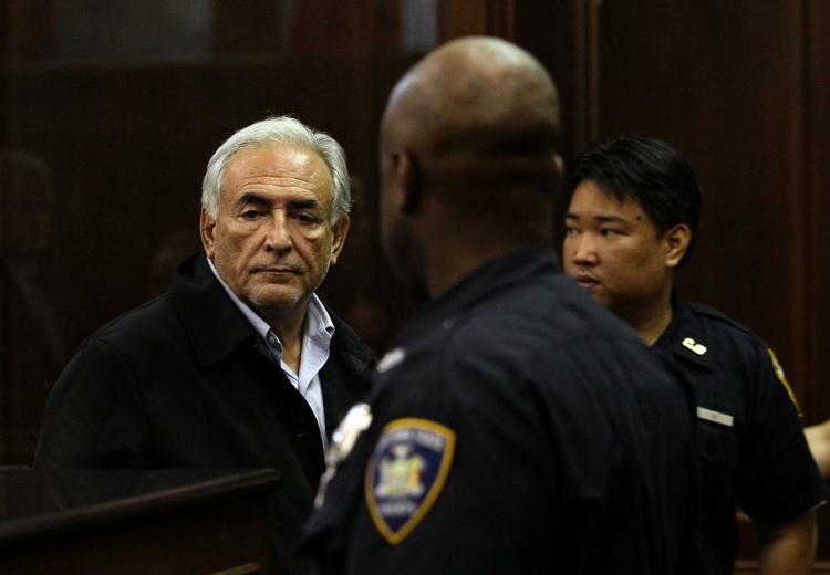 Slutspil. Dominique Strauss-Kahn i politiets varetægt i New York. 