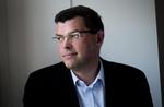 Opsiger  aftale. Socialdemokraternes medieordfører,  Mogens Jensen, mener ikke, at  partiet bryder det eksisterende forlig. »Nej, vi opsiger  aftalen«, siger han. Arkivfoto:  Anders Birch 