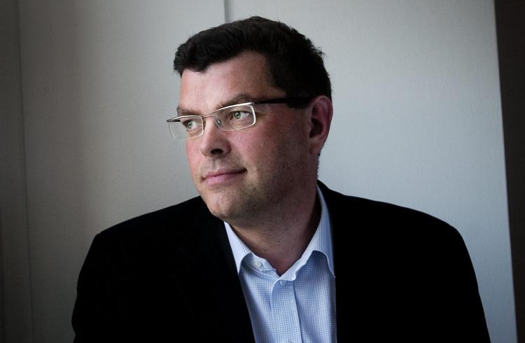 Opsiger  aftale. Socialdemokraternes medieordfører,  Mogens Jensen, mener ikke, at  partiet bryder det eksisterende forlig. »Nej, vi opsiger  aftalen«, siger han. Arkivfoto:  Anders Birch 