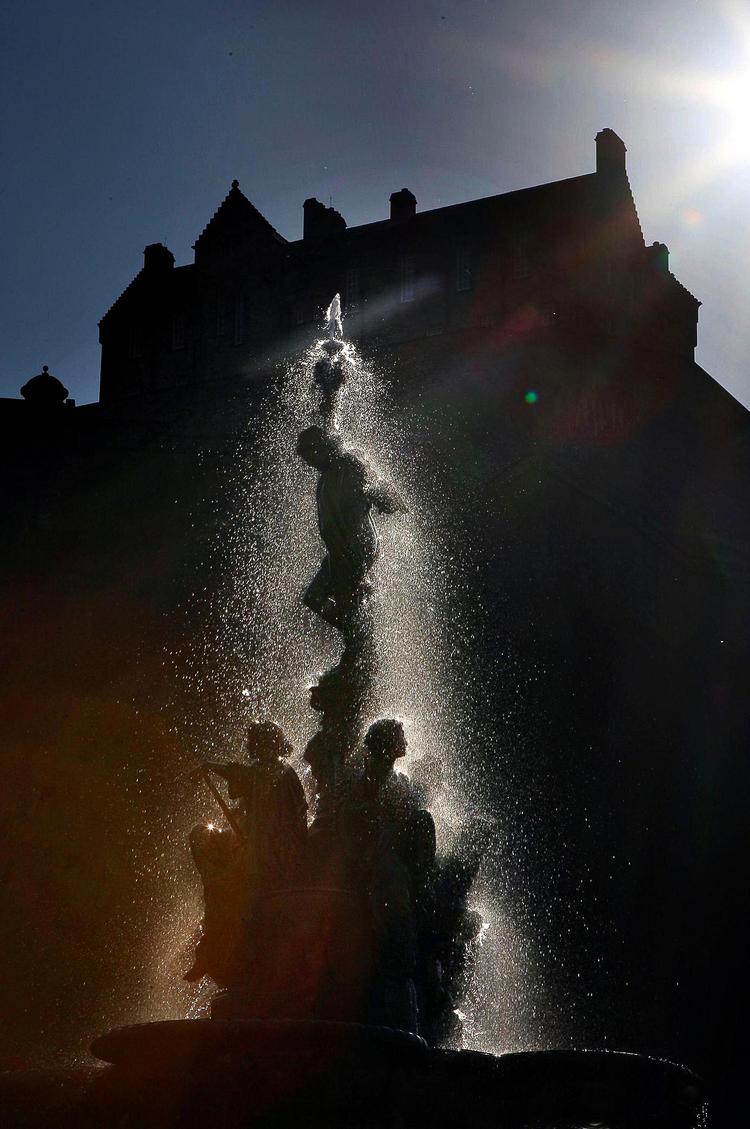 KENDT KULISSE. Ian Rankin kender sit Skotland og sit Edinburgh. Især den dystre side. 