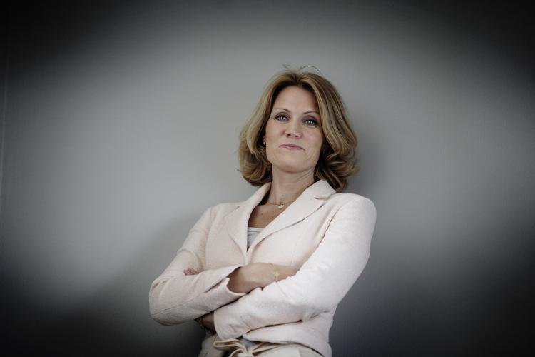 Røde. Sociologen Henrik Dahls bog 'Spildte kræfter', der udkom i går, har sat nyt spørgsmålstegn ved S-formand Helle Thorning-Schmidts format, intelligens og personlighed. 