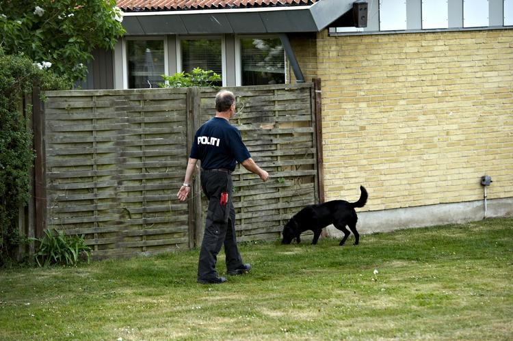 Efterforskning. Politiet ransagede i går en bolig i sagen om dobbeltdrabet i Odense. 