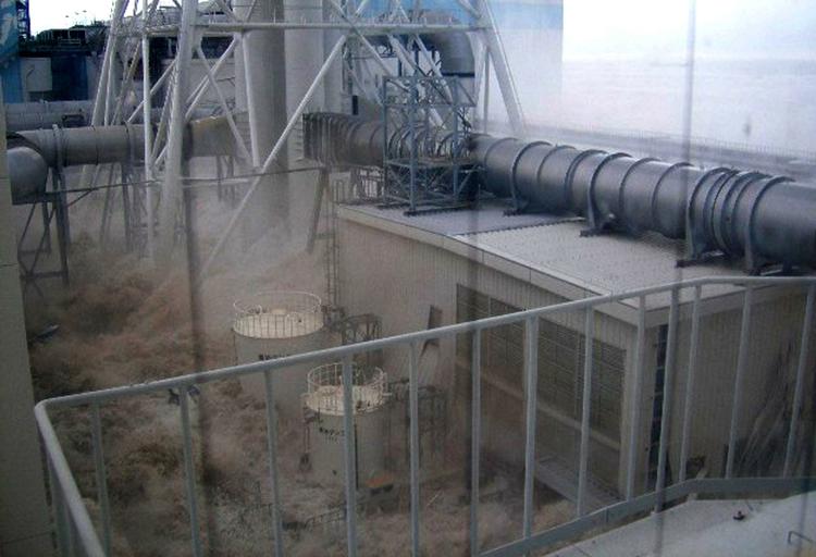 TSUNAMI. Tepco har afsløret billeder fra dagen, hvor et jordskælv ramte Japan og forårsagede en tsunami. 