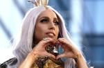 Gaga. »Lady Gaga topper ikke kun vores liste på grund af sin årlige indtjening på 90 millioner dollar, men også på grund af hendes 32 millioner Facebook-fans og 10 millioner følgere på Twitter«, lyder begrundelsen fra Forbes Magazine. 