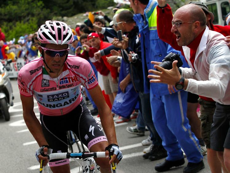 andenplads. Alberto Contador i forfølgelse af Igor Anton på de sidste stigninger mod mål. 