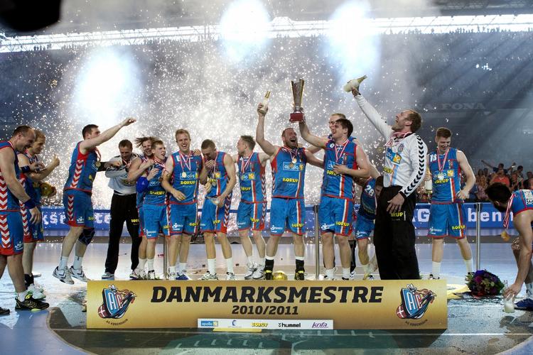 Vildt. Når man nu skal vinde guld, hvorfor så ikke gøre det i Parken foran mere end 36.000 tilskuere. 