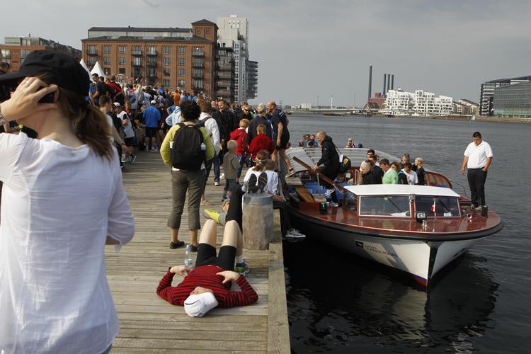 Der blev slappet af på molen inden Copenhagen Marathon. 