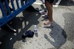 Der er vel stort set ikke noget bedre efter 42 kilometer på asfalten at kunne smide løbeskoene og mærke det kolde vand på fødderne. 