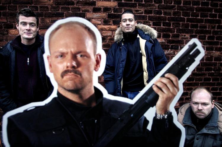 Talenter. Simon Bonde og Mike Spooner har samarbejdet om flere  tv-projekter. Her gør de reklame for ’P.I.S (Politiets Indsats Styrke)’. Arkivfoto: Jacob Ehrbahn 