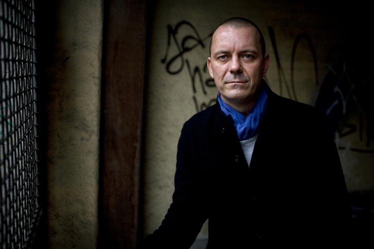 fortæller. Veteranen Nikolai Molbech er blandt de nye værter på P7 Mix. Han glæder sig til at fortælle de gode historier om popmusikken. 