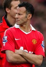 affære. Selv om Ryan Giggs har fået et navneforbud i utroskabssag ved retten, har Twitter-brugere afsløret spilleren, som siden har måttet høre smædesange om sagen, når han spillede for Manchester United. 