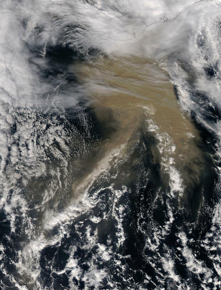Dejavu. NASA har taget dette satelitfoto i går over Island. Det brune er, ja, aske. Og den er allerede i dag nået til Danmarks grænser. 
