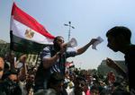 Opråb. Demonstranter på Tahrir-pladsen i Cairo krævede fredag Mubarak og hans familie retsforfulgt. 
