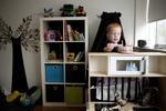 ULYKKE. Tre-årige Magnus slap med en flænge i baghovedet efter han faldt ned på skinnerne på vej ind i et tog med sin mor og lillesøster. 