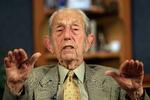 Dommedagsprofeti. Den 21. oktober går verden under, ifølge den 89-årige amerikanske prædikant og radiovært, Harold Camping. 