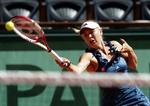 vred. Caroline Wozniacki måtte grave de store fighteregenskaber frem i kampen mod veninden Aleksandra Wozniak. 