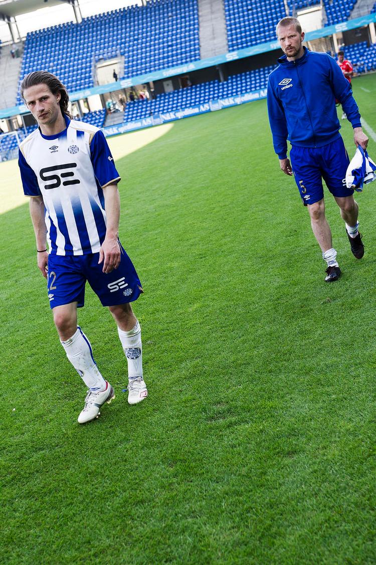 Overlevelse. Sammen med Tim Janssen er Jesper Lange (tv.) topscorer for Esbjerg i Superligaen med syv mål hver. I aften er det alt eller intet, der gælder, når holdet skal møde Horsens på hjemmebane. 