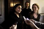 Kvindeledelse. Ud fra mødeværelse F kom Ayfer Baykal i aften sammen med partiets ligeledes nyvalgte politiske leder af SF-gruppen i Borgerrepræsentationen, sundhedsborgmester Ninna Thomsen. 