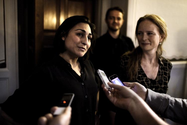 Kvindeledelse. Ud fra mødeværelse F kom Ayfer Baykal i aften sammen med partiets ligeledes nyvalgte politiske leder af SF-gruppen i Borgerrepræsentationen, sundhedsborgmester Ninna Thomsen. 