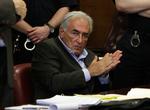 RETSSAL. Strauss-Kahn var i går i retten i New York, hvor han fik lov til at blive løsladt mod kaution. Det var tidligere på ugen blevet afvist. 