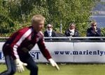 tilskuere. Ved onsdagens træning i Helsingør havde Kasper Schmeichel kæresten Stine, mor Bente og far Peter med som tilskuere. 