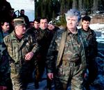 Duo. Ratko Mladic (tv.) sammen med Radovan Karadzic, der allerede er anholdt og sigtet for krigsforbrydelser ved FN's Internationale domstol. 