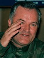 Ratko Mladic er født i marts 1942. Den anholdte har angiveligt en del fysiske ligheder med Mladic. 