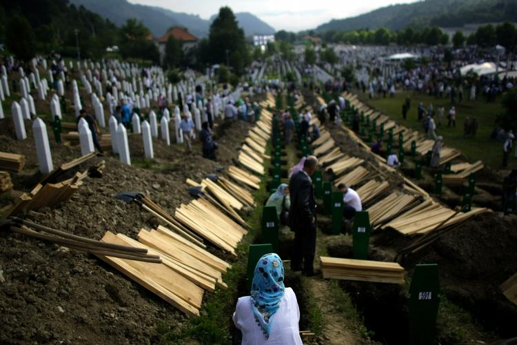 Massakren i Srebrenica regnes som en af de værste krigsforbrydelser i Europa siden Anden Verdenskrig. 8.000 muslimer blev dræbt. 