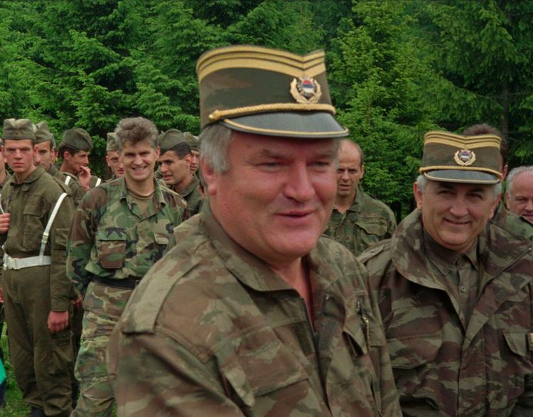 Taget. Ratko Mladic er anklaget for at stå bag massakren i Srebrenica i 1995, hvor mindst 7.500 drenge og mænd blev dræbt. 