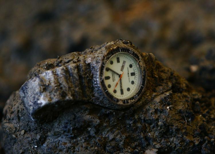 FOLKEMORD. Armbåndsur fundet ved udgravning af massegrav for serbernes ofre i Srebrenica. 