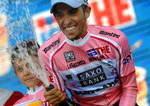 Fåmælt. »Jeg koncentrerer mig fuldt ud om at forsvare den rosa førertrøje«, konstaterede Alberto Contador efter dagens etape i Giro d'Italia. 
