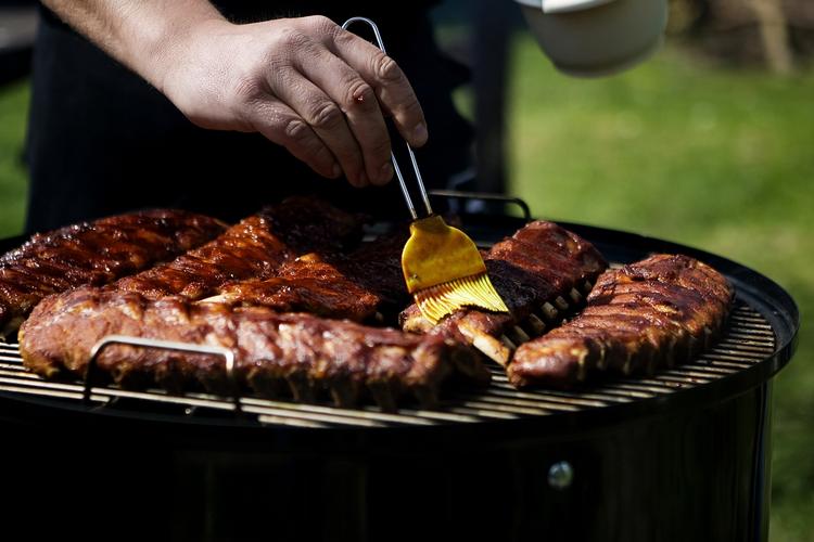 Grill. Vinene til grillmaden må gerne være lidt mere pågående end til et raffineret indemåltid. 