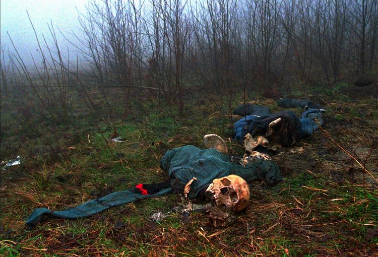 DØDE. Efter stormen på Srebrenica flød bjergene af lig fra de mennesker, der forsøgte at undslippe serbernes drab. 