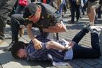 Homo-parade. En planlagt homo-parade blev brutalt slået ned af politi og moddemonstranter i Moskva i dag. 