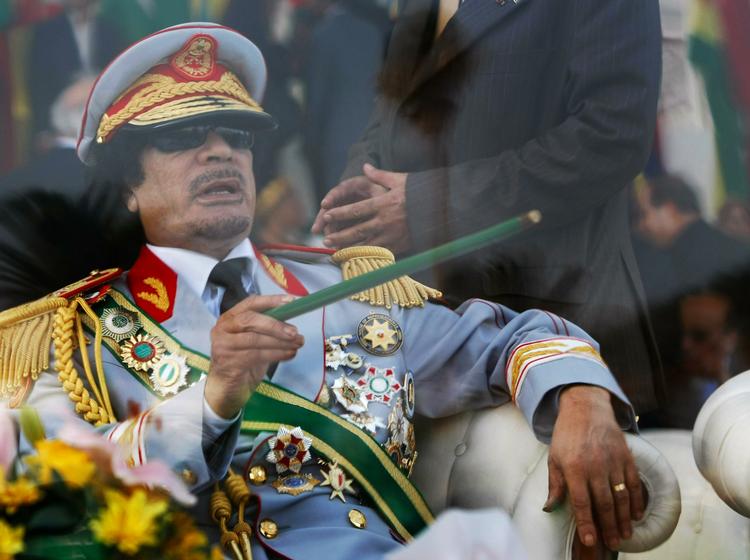 Wanted. Efter at Osama bin Laden blev dræbt og Ratko Mladic er taget til fange er det nu ham her, Libyens diktator Moamar Gaddafi, der topper FN's liste over verdens mest eftersøgte. 