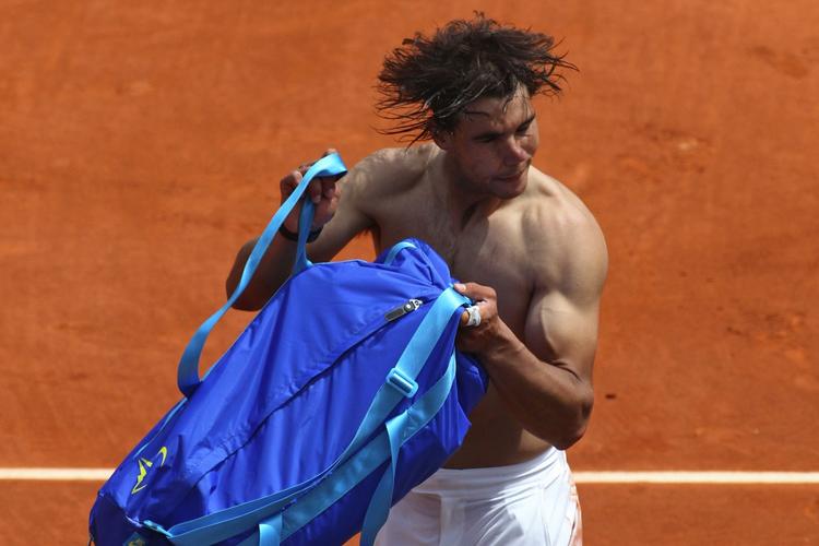 tradition? Rafael Nadal smider altid trøjen og viser muskler, mens tilskuerne jubler, når verdensetteren har hjemtaget en sejr. 