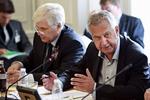 Ventetid. Hans Christian Schmidt (t.h.) sendte først svar til Folketinget om togsikkerhed, efter at Politiken var gået ind i sagen. 