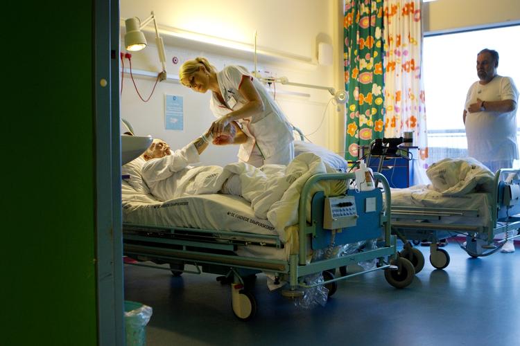 Fyringsramt. Personalet på Herlev Hospital gør tingene smartere i dag, men tempoet er også blevet sat op, vurderer tillidsfolkene. 