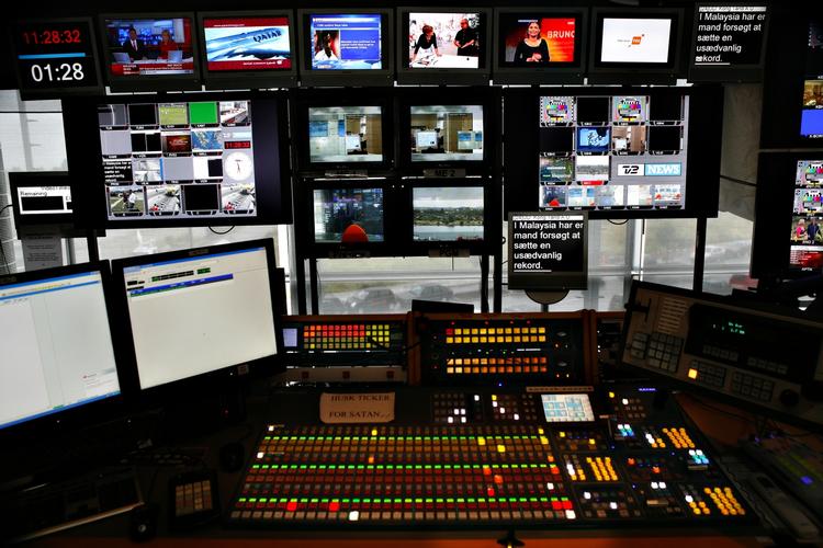 Pause. TV 2 har brugt Mads Qvortrup som ekspert på britiske samfundsforhold. Samarbejdet er sat på pause, efter at det blandt andet er kommet frem, at han i tidligere artikler har citeret en død britisk politimester. 