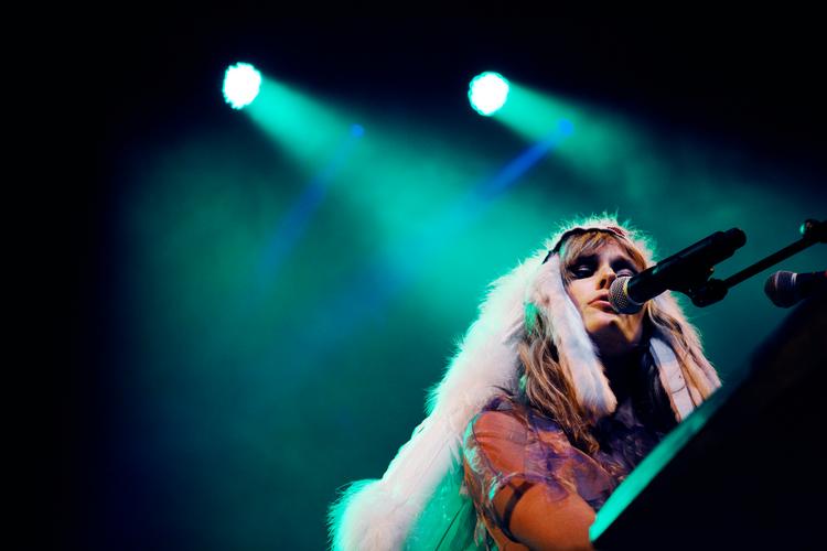vildskab. Oh Land transformerer sit amerikanske popeventyr ud i en sprudlende og selvbevidst popmusik, som live byder på mere af den vildskab, man kan savne på albummet.