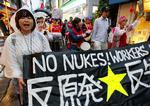 Søndag 28. maj går en anti-atomkraftdemonstration gennem Tokyos gader. 