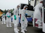 Nogle af de evakuerede fra området nær Fukushima-værket har fået lov til midlertidigt at besøge deres tidligere hjem. Iført beskyttelsesdragter af den lidt lettere slags. 