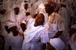 ÅNDELIG. Religion har i Karen Armstrongs optik vide rammer. Så længe den troende ikke skader andre. Her dyrkes der voodoo på Haiti. 