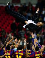Vindertype. Pep Guardiola har vundet otte titler i sine tre år i Barcelona. Den eneste blev fejret med en lufttur på Wembley i aftes. 