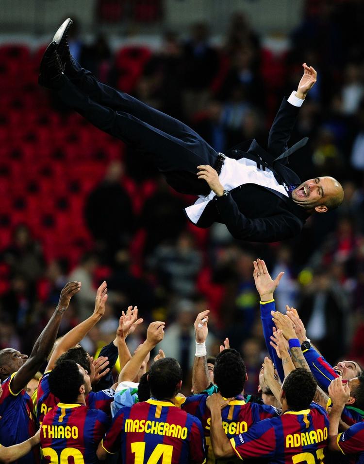 Vindertype. Pep Guardiola har vundet otte titler i sine tre år i Barcelona. Den eneste blev fejret med en lufttur på Wembley i aftes. 