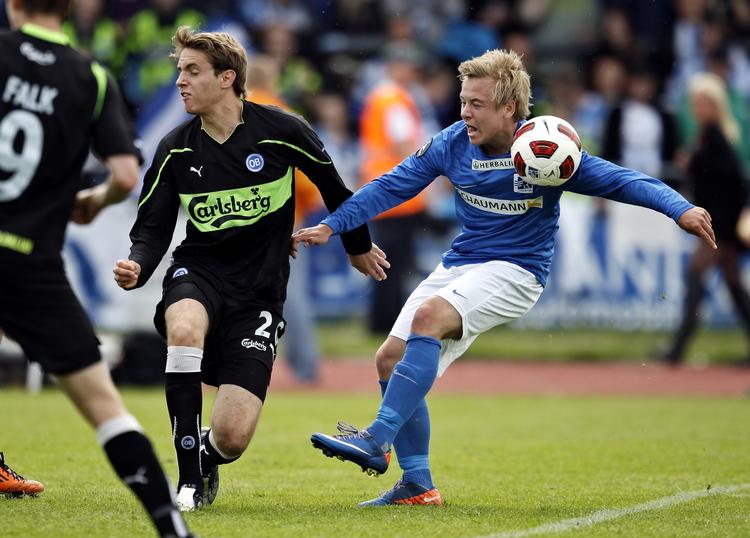 pausenedrykker. Lyngby står til endnu en sæson i Superligaen efter første halvleg, da holdet har holdt 0-0 mod OB trods et massivt fynsk pres på Lyngby-målet. 
