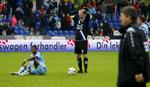 Nedrykning. Esbjerg-anfører Thomas Gaardsøe tager sig til hovedet, da de barske realiteter står klar: Vestjyderne rykker ud af Superligaen. 