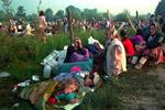 I  1992 overtog bosniske muslimer kontrollen med Srebrenica. Efter kampe mellem bosnisk-serbere og muslimer søgte tusinder af muslimer fra omegnen til byen. 
